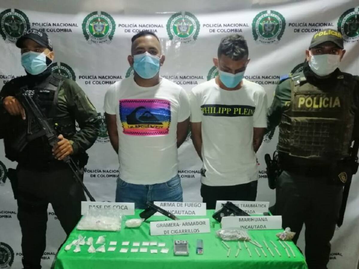 Capturan a dos personas portando armas y drogas en Sabanalarga