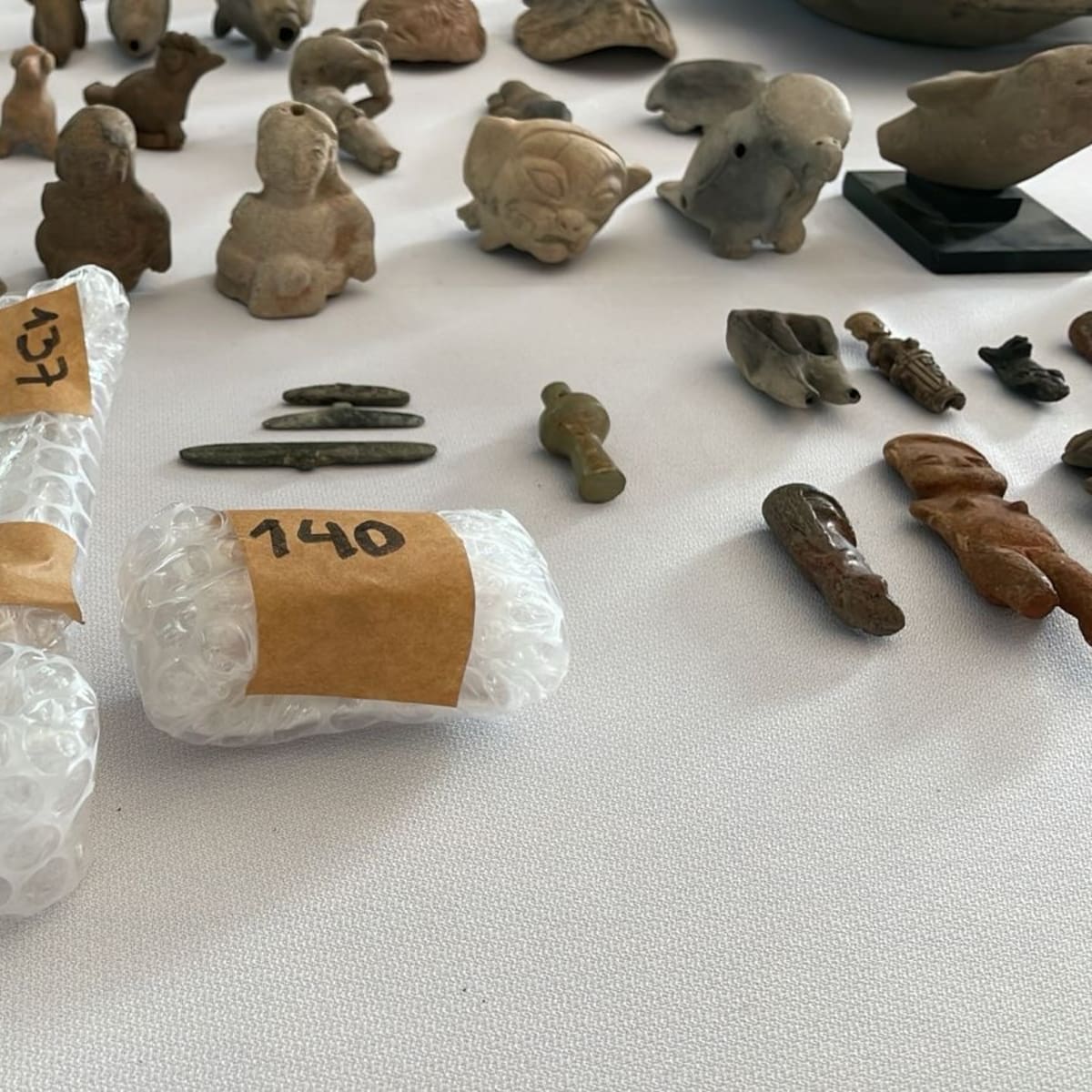 Colombia recuperó 174 piezas arqueologicas precolombinas desde Chile en un acto de repatriación