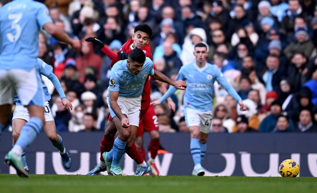 Luis Díaz durante el duelo ante Manchester City / Getty Images