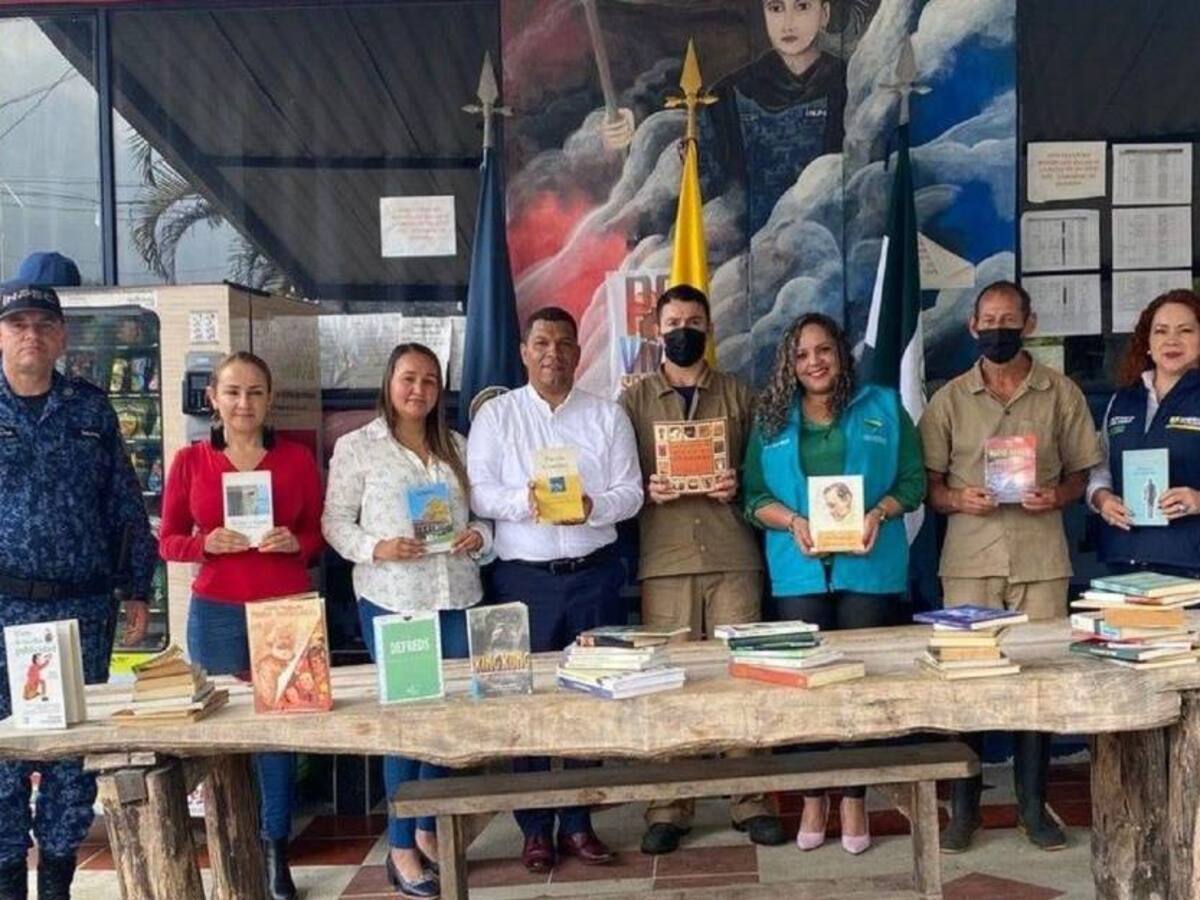 Entrega masiva de libros en centros penitenciarios de Manizales