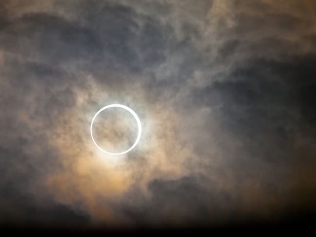 Prestarán gafas para ver el eclipse anular de sol este sábado