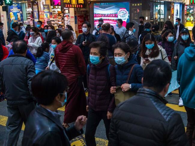 La OMS eleva amenaza mundial del virus que deja primer muerto en Pekín