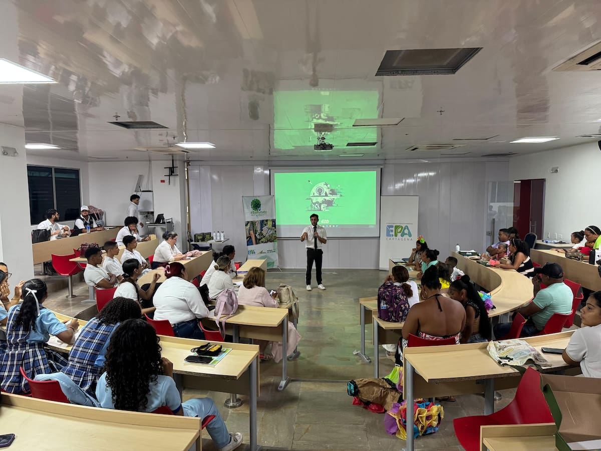 Estudiantes de zona industrial de Cartagena se capacitan en inteligencia artificial con Ecopetrol