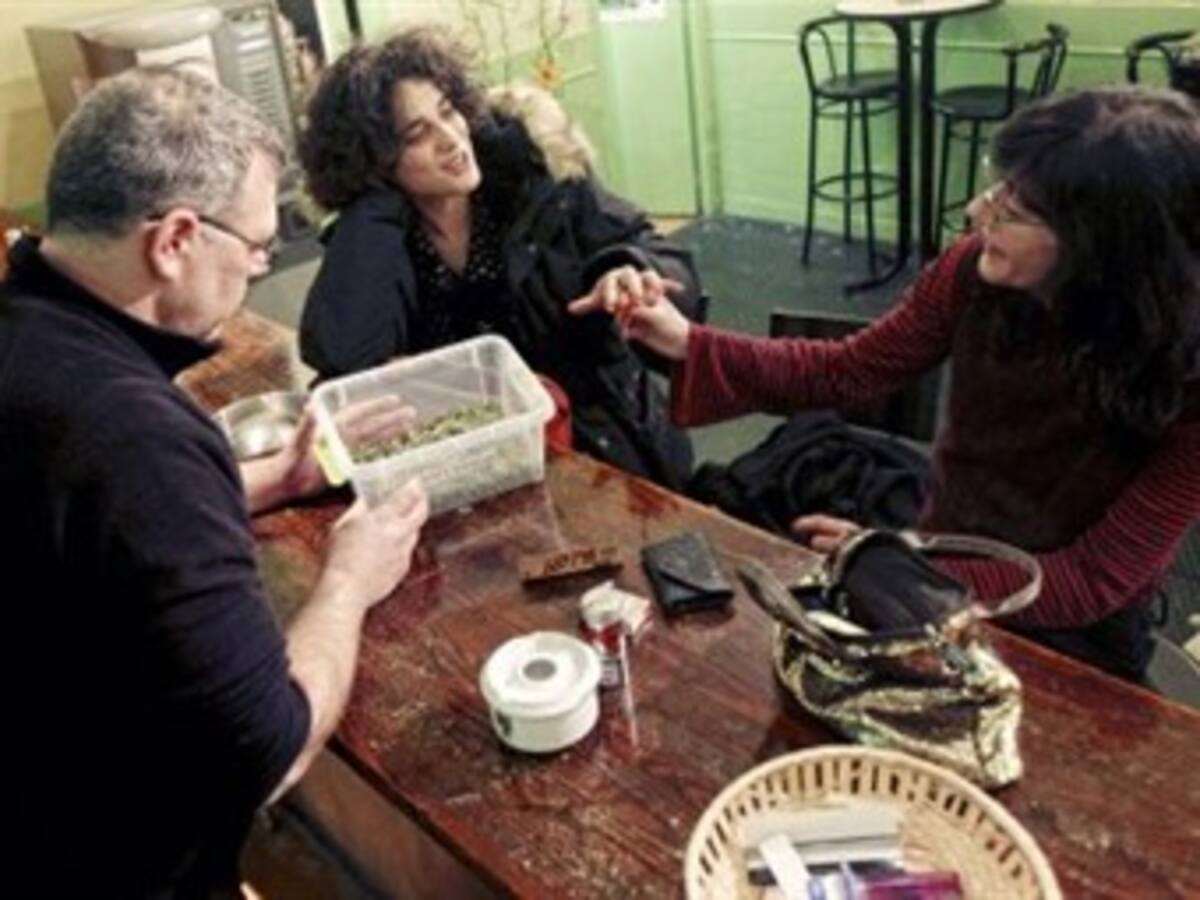 En Madrid un juez devuelve la droga que la policía decomisó en un club