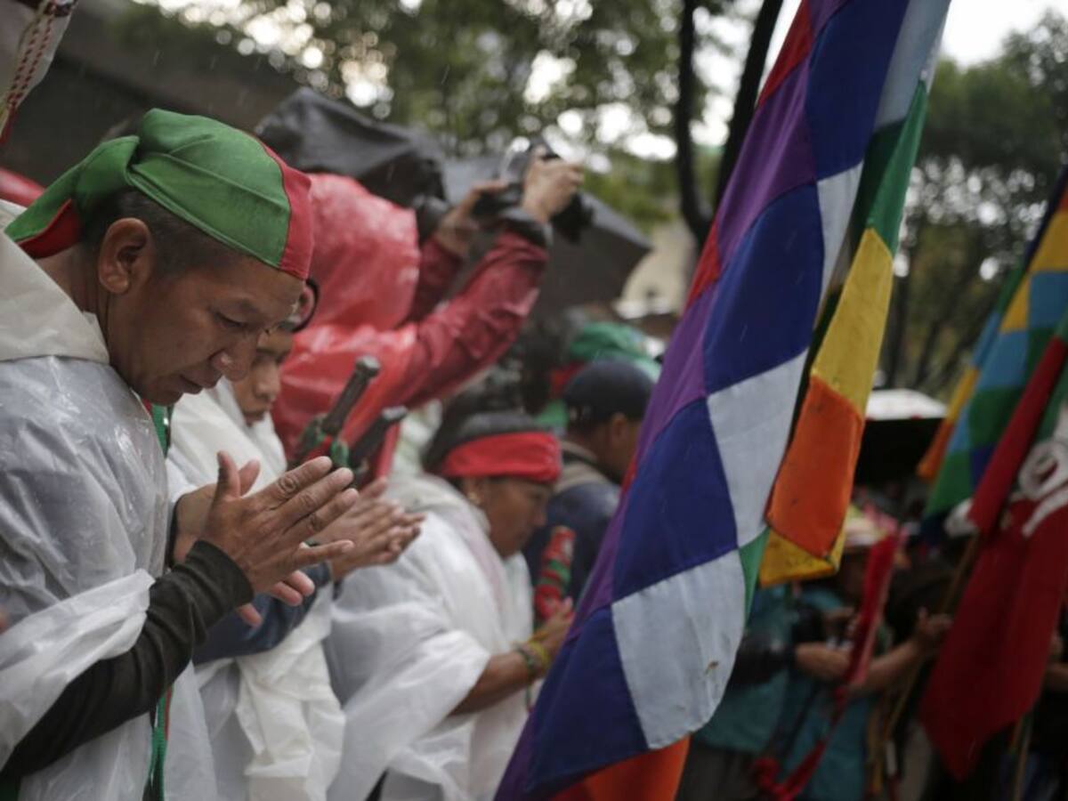 Versiones encontradas sobre reunión de la minga en Bogotá