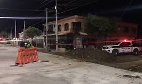 Las víctimas, que descendieron de dos motocicletas. Foto Relacionada.