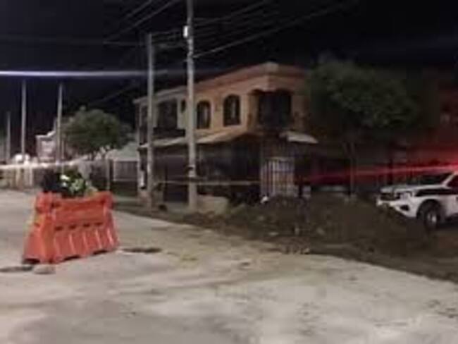 Las víctimas, que descendieron de dos motocicletas. Foto Relacionada.