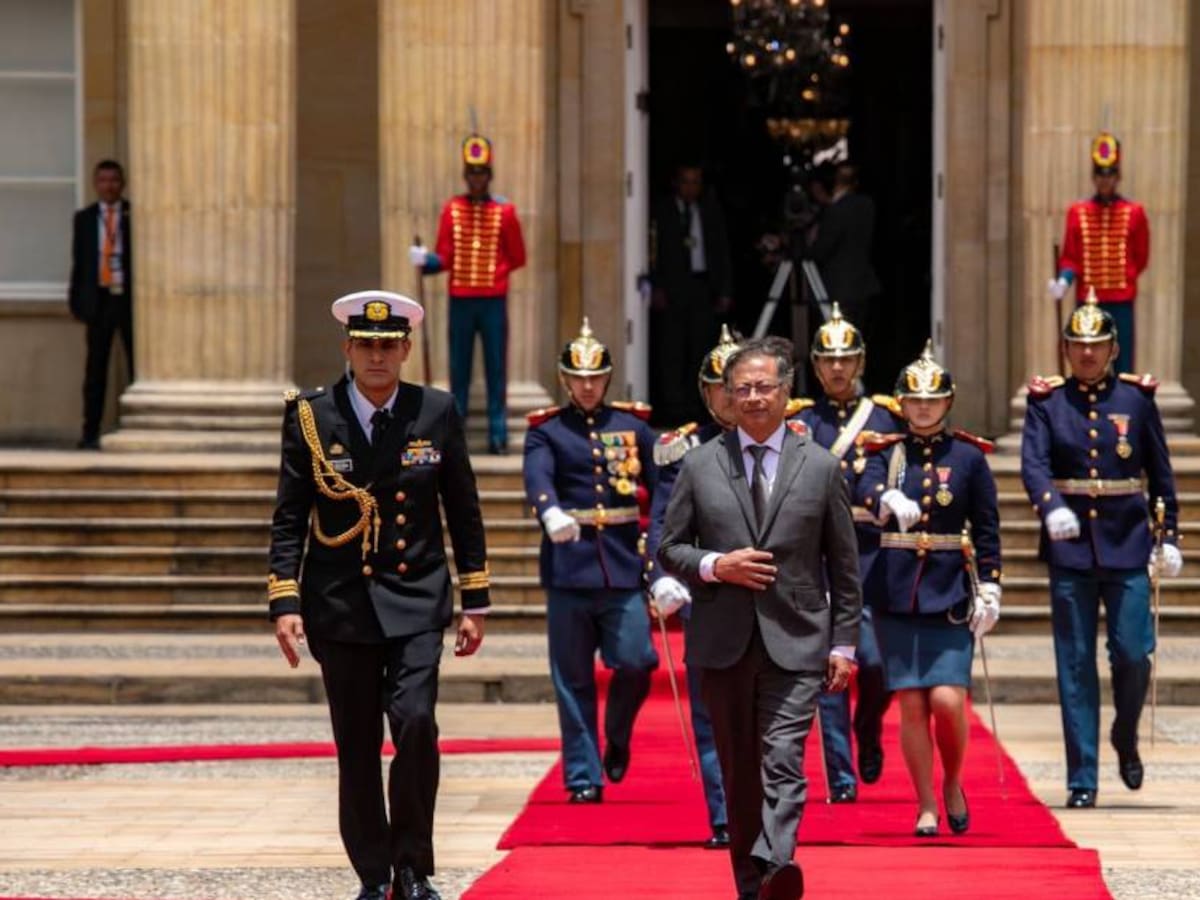 Petro pide que grupos que quieren la paz pasen de cartas a hechos