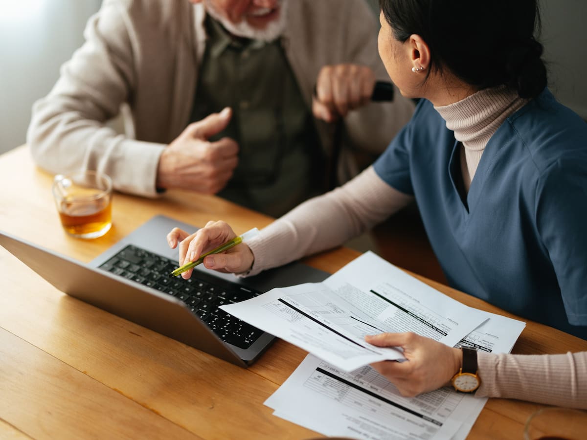 Cuánto se le descuenta a un trabajador por salud y pensión en 2025: Cálculo para SMMLV actualizado