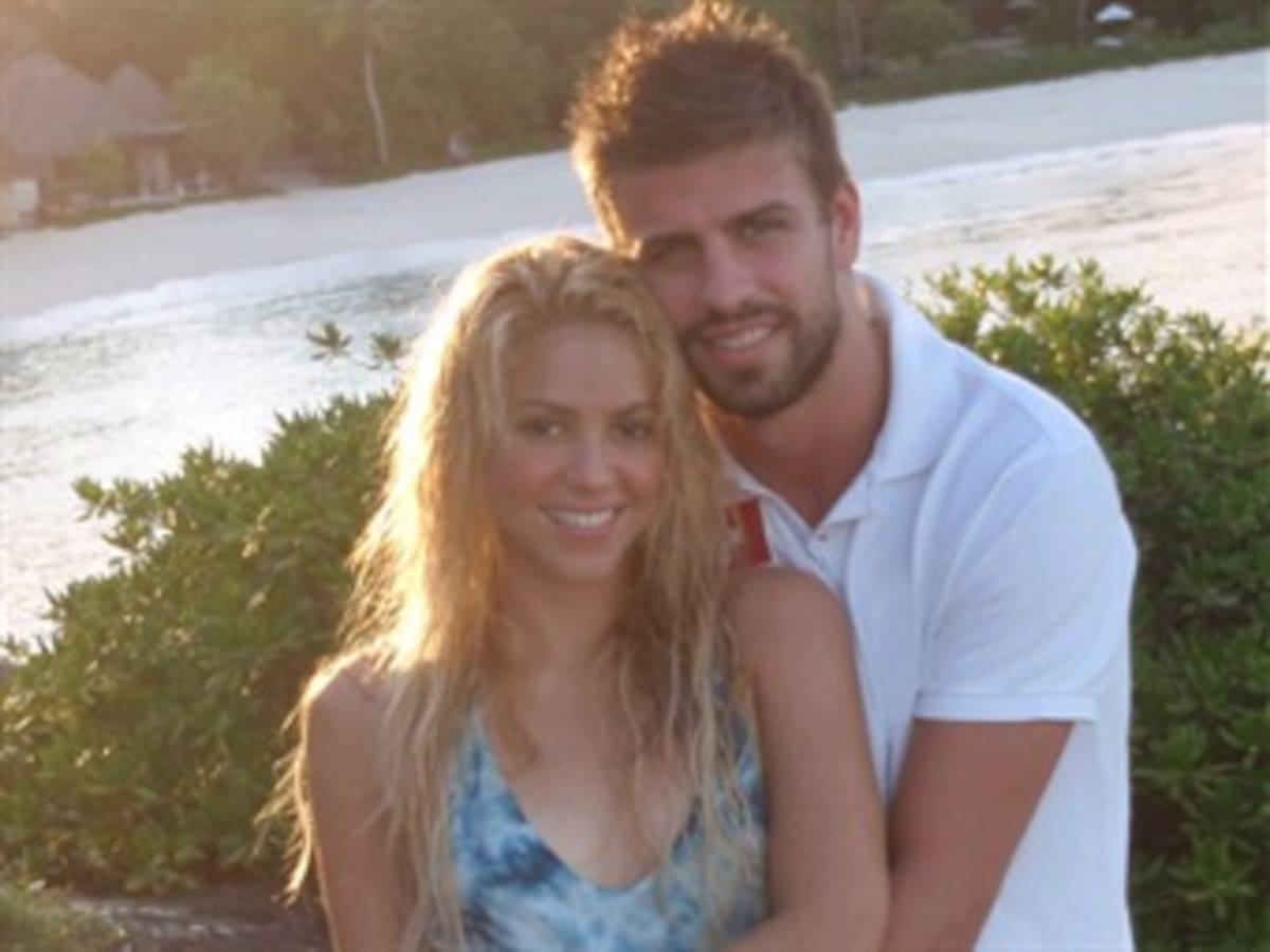 Shakira presenta en Twitter a Piqué como su 'sol'