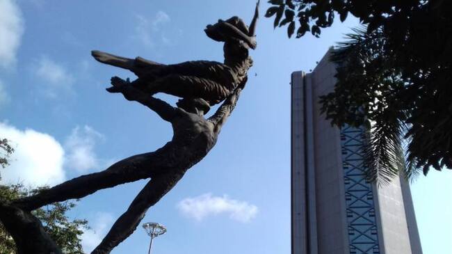 Todos los días a 5:45, 6:48, 7:48 y 8:45 a.m. escuche la información local en Caracol Radio