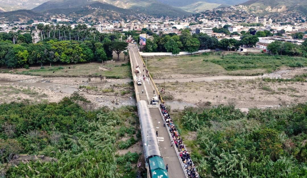 Uno de los pasos fronterizos entre Colombia y Venezuela.      Foto: Getty 