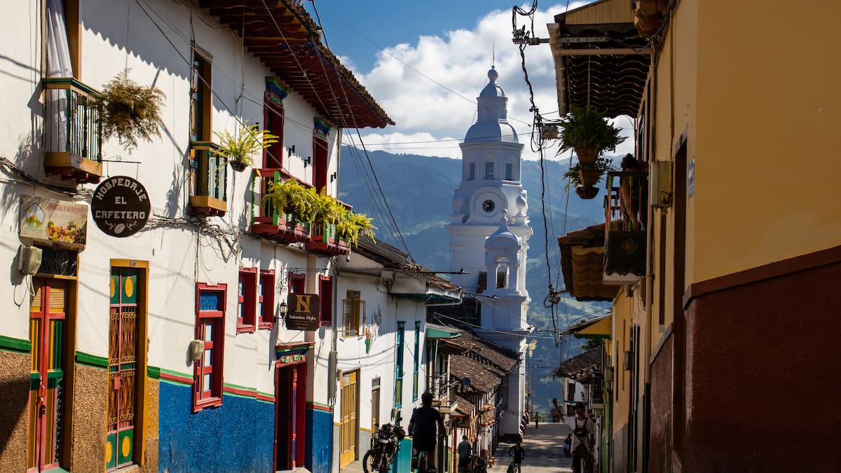 Descubra los destinos favoritos en Caldas para visitar en moto