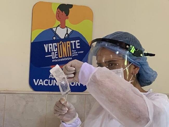 En todos los municipios del Quindío comenzó vacunación de adultos mayores de 80 años edad