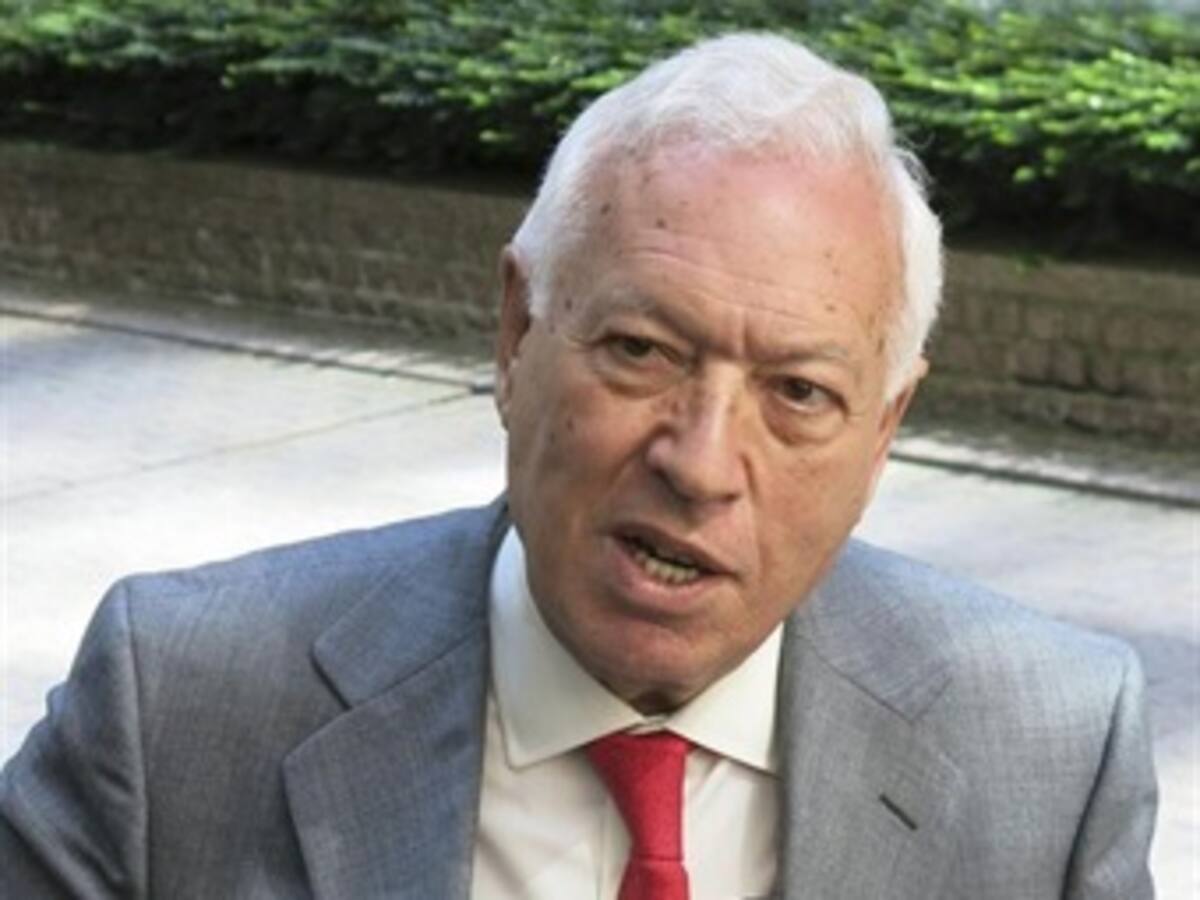 Unión Europea levanta con condiciones su embargo de armas a la oposición siria