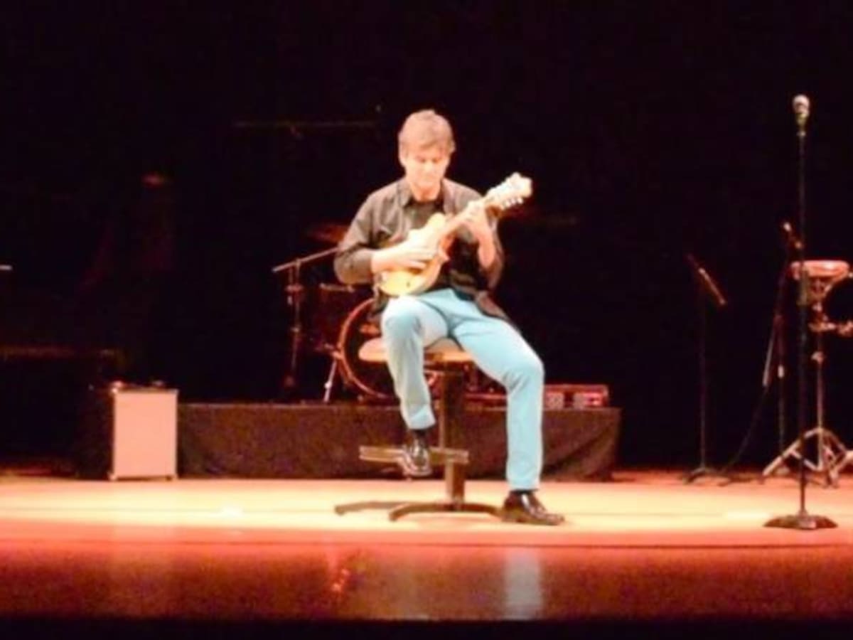 Cartagenero Boris Fadul recibe condecoración por su trayectoria musical