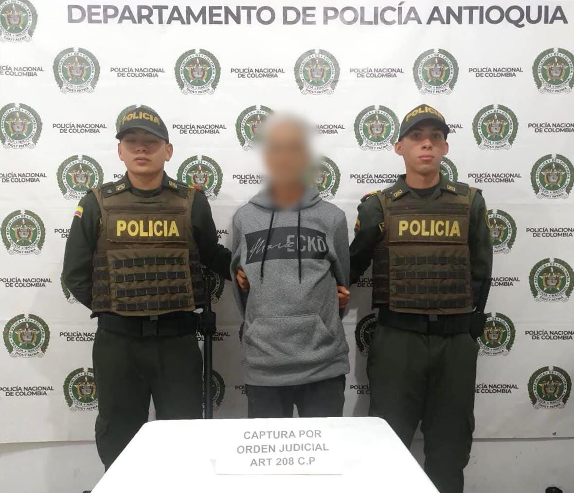 Los capturados deberán responder por el delito de acceso carnal abusivo con menor de catorce años. Foto: Policía Antioquia.