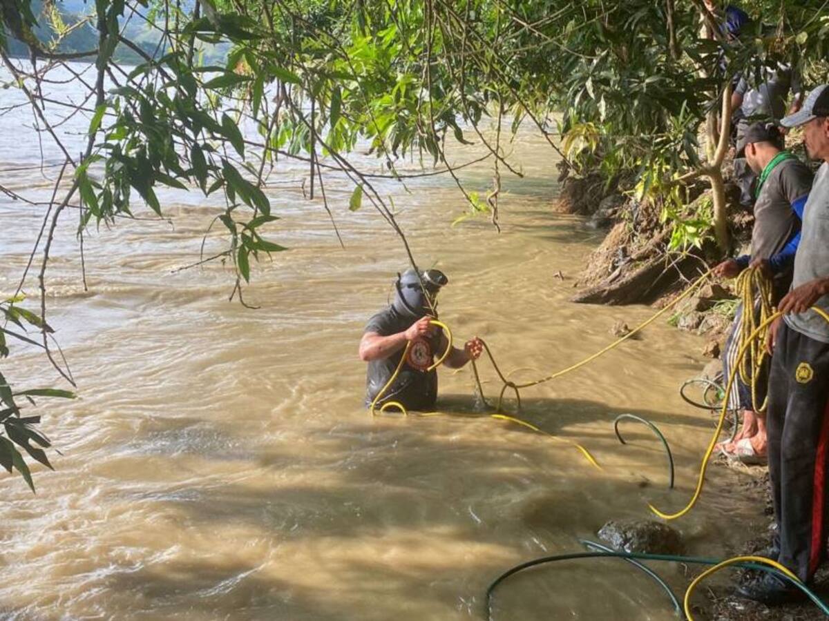 Sigue la búsqueda de familia que se fue al río Cauca en un carro