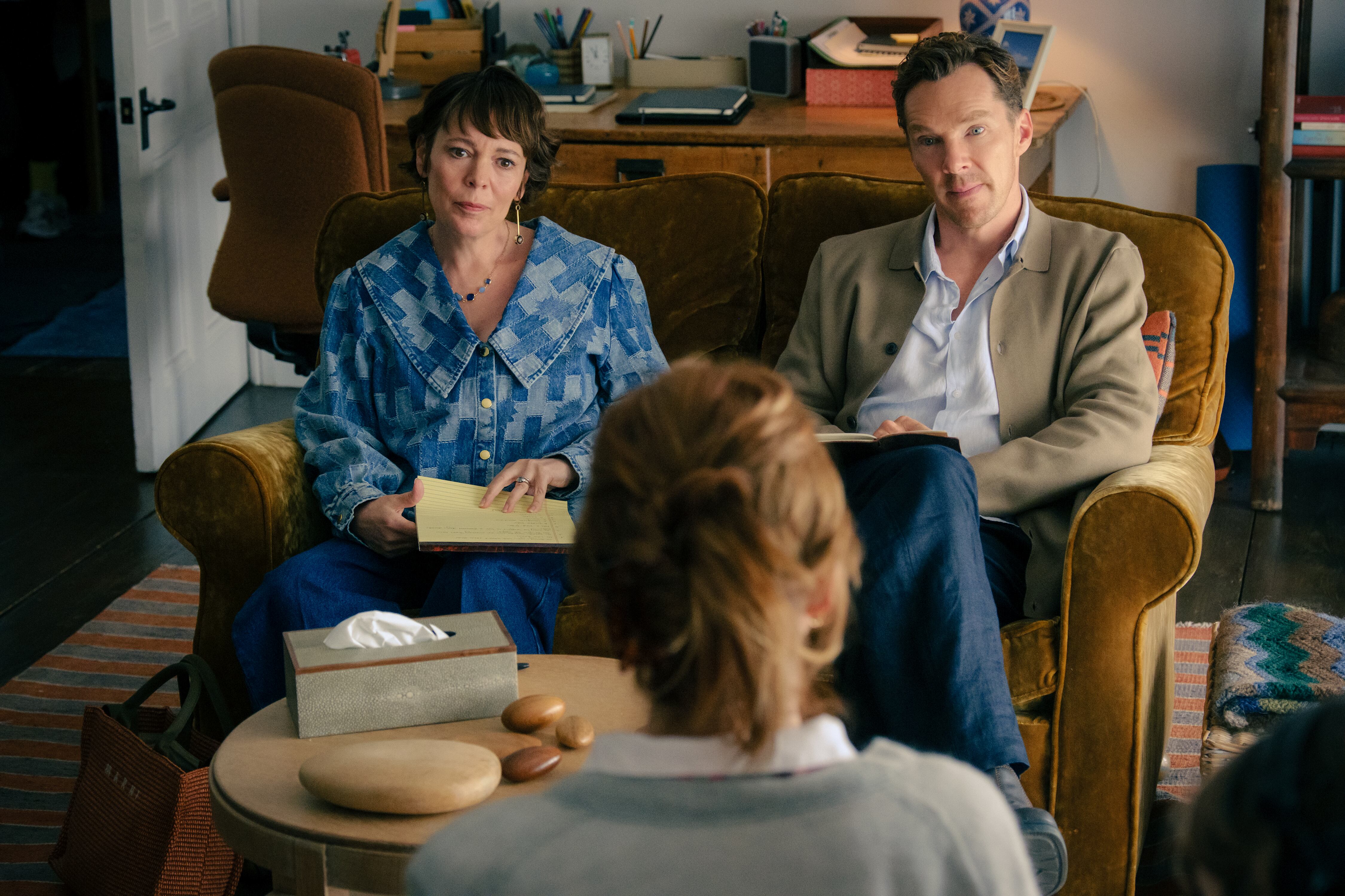 Olivia Colman and Benedict Cumberbatch in THE ROSES. Photo by Jaap Buitendijk, Courtesy of Searchlight Pictures