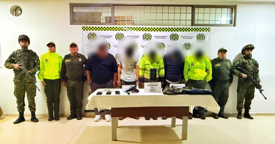 Capturados falsos policías en Cundinamarca: decían que iban a una fiesta de disfraces