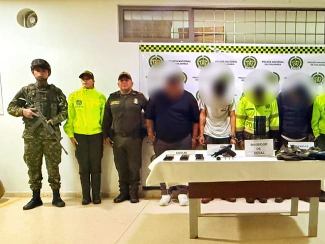 Capturados falsos policías en Cundinamarca: decían que iban a una fiesta de disfraces