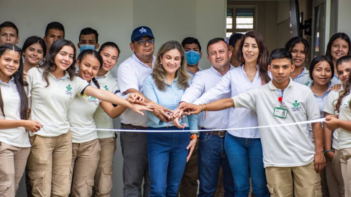 El SENA inaugura 16 plantas solares fotovoltaicas