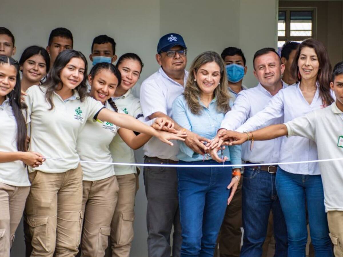 El SENA inaugura 16 plantas solares fotovoltaicas