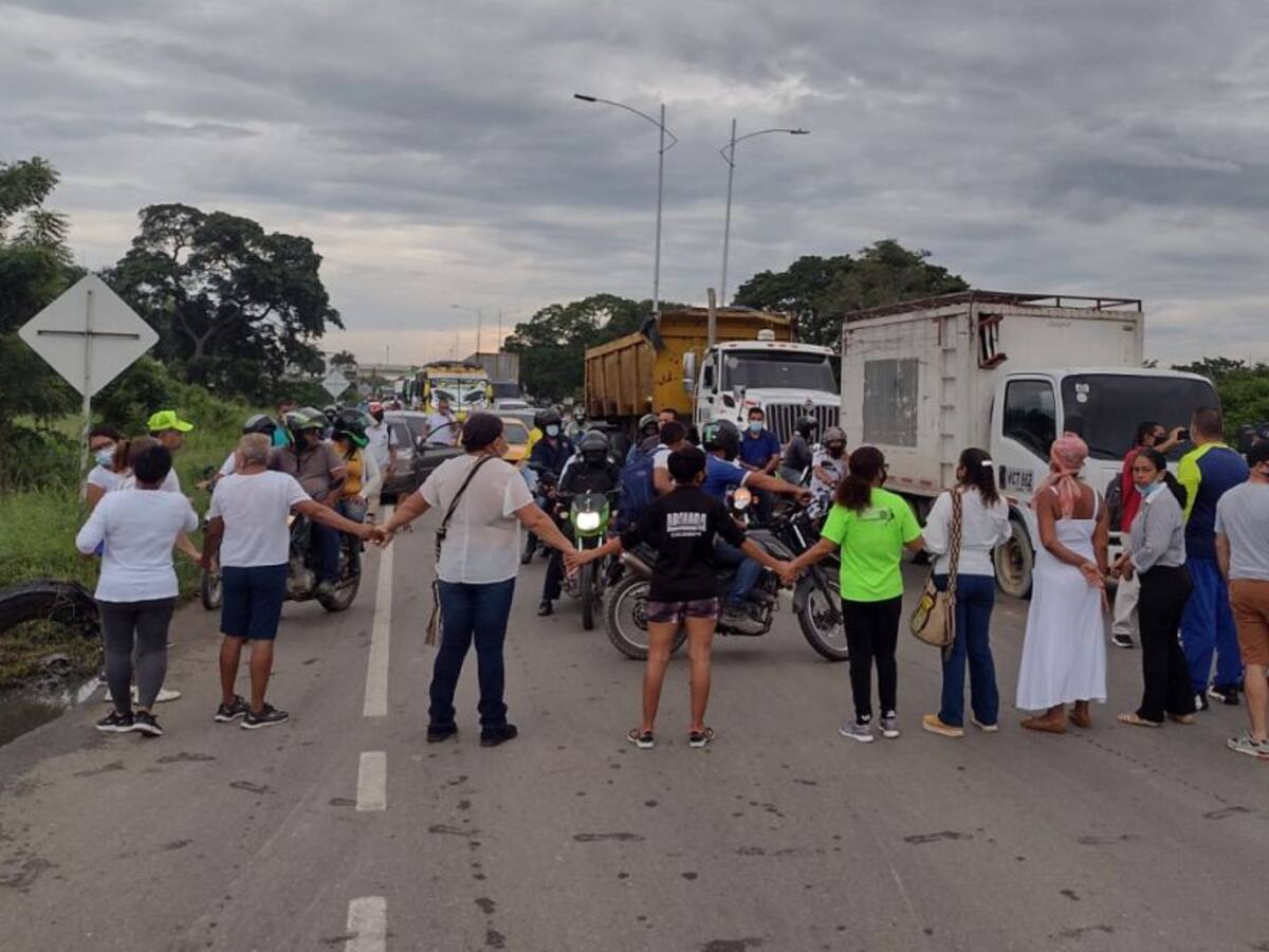 Habitantes de zona conurbación bloquearon la variante