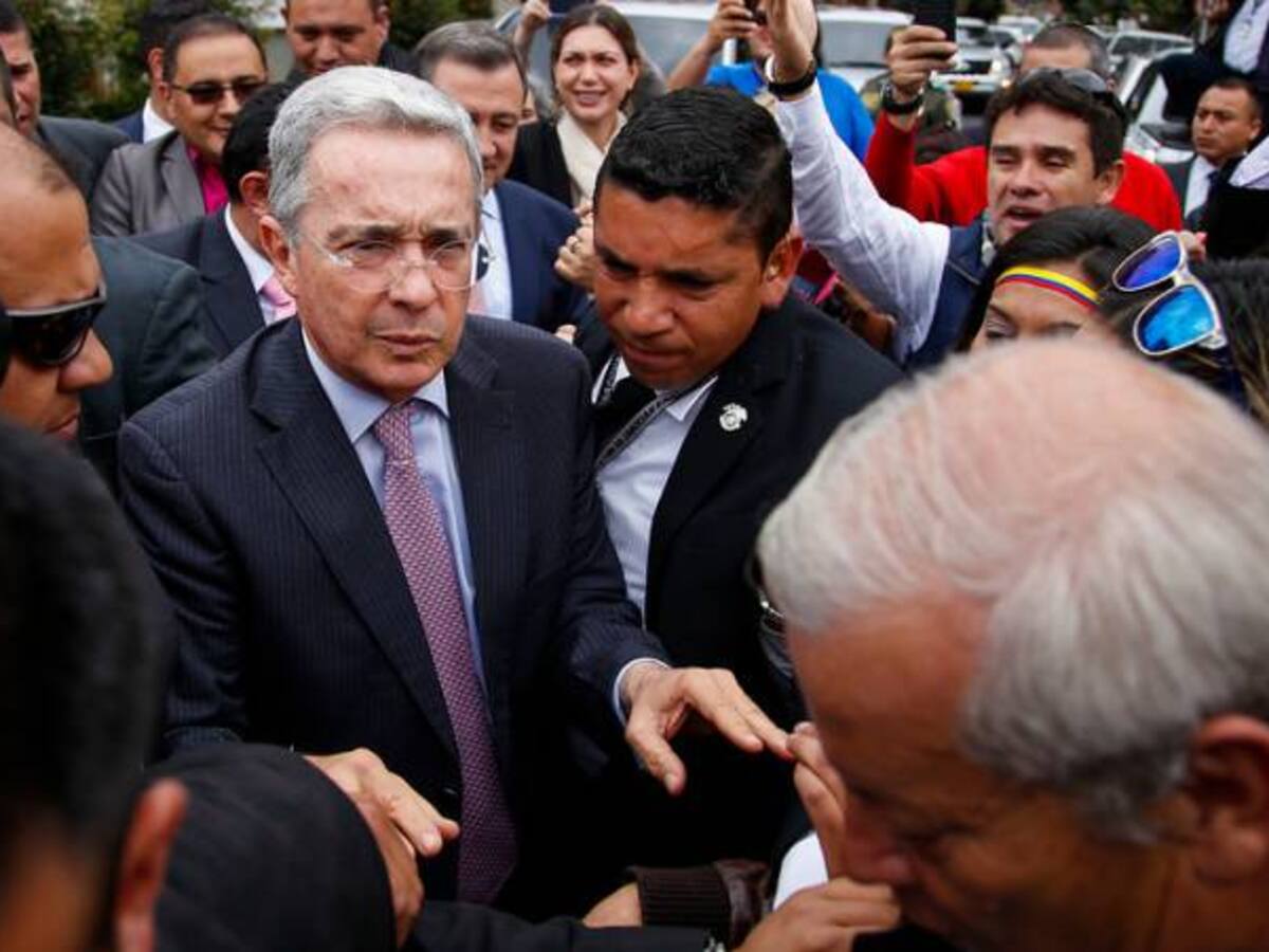 Estoy acostumbrado a las infamias en época electoral: Uribe
