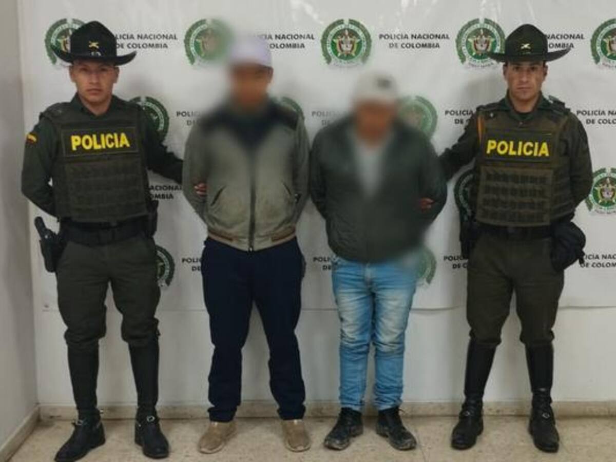 Capturan a dos personas sorprendidas deforestando y destruyendo zonas verdes.