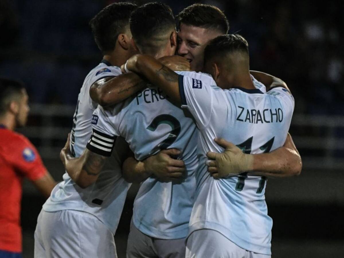 ¡Pica en punta! Argentina derrotó a Chile y es líder del grupo A