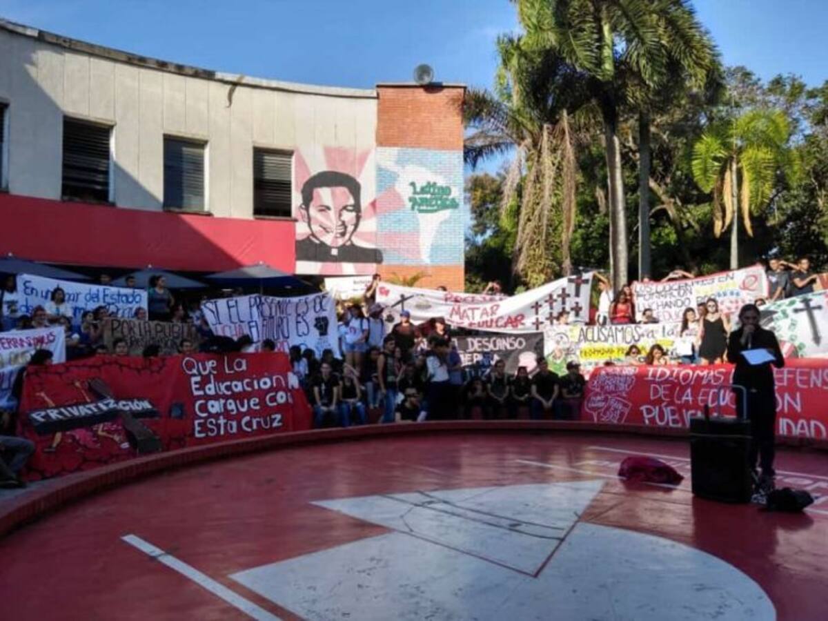 Padres de familia, se reúnen con estudiantes de Univalle