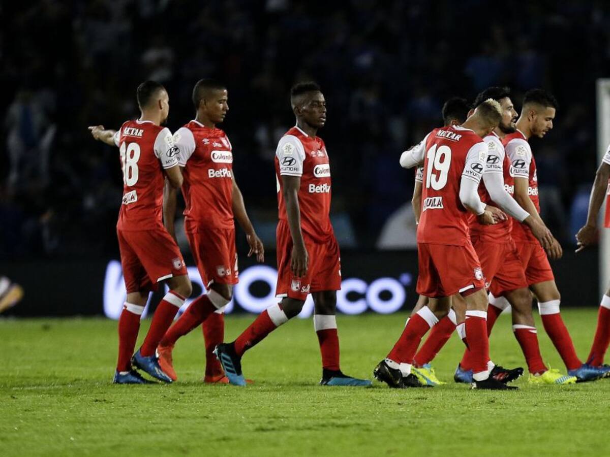 Santa Fe somete a votación de sus hinchas reducción de salario a jugadores