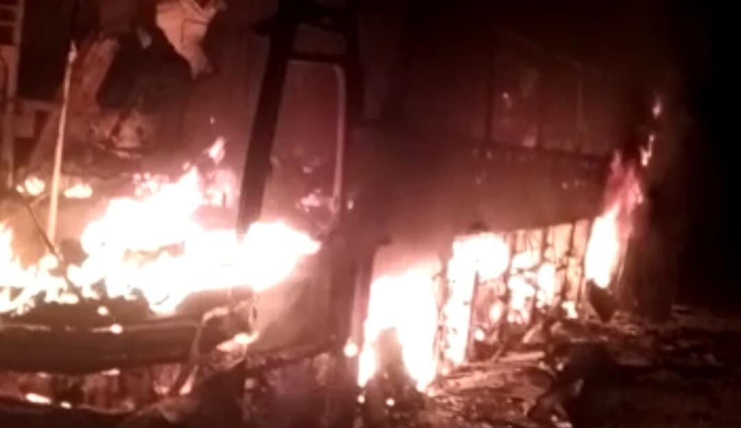 Queman bus interdepartamental 