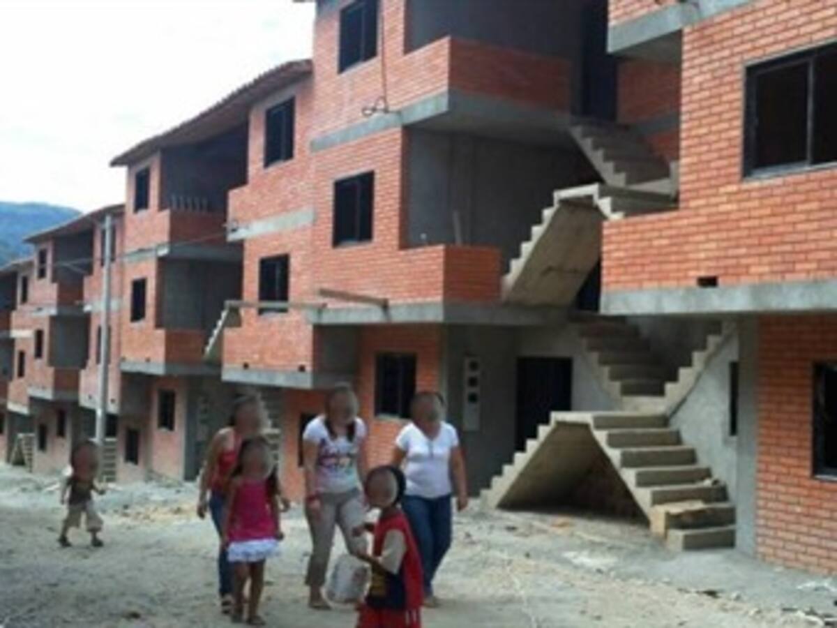 Beneficiario de viviendas gratis denuncia amenazas y presiones políticas