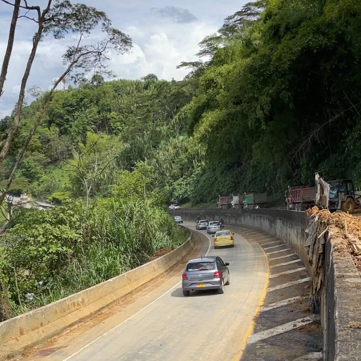 Continúan las labores de remoción de 800 m³ de tierra en La Romelia – El Pollo