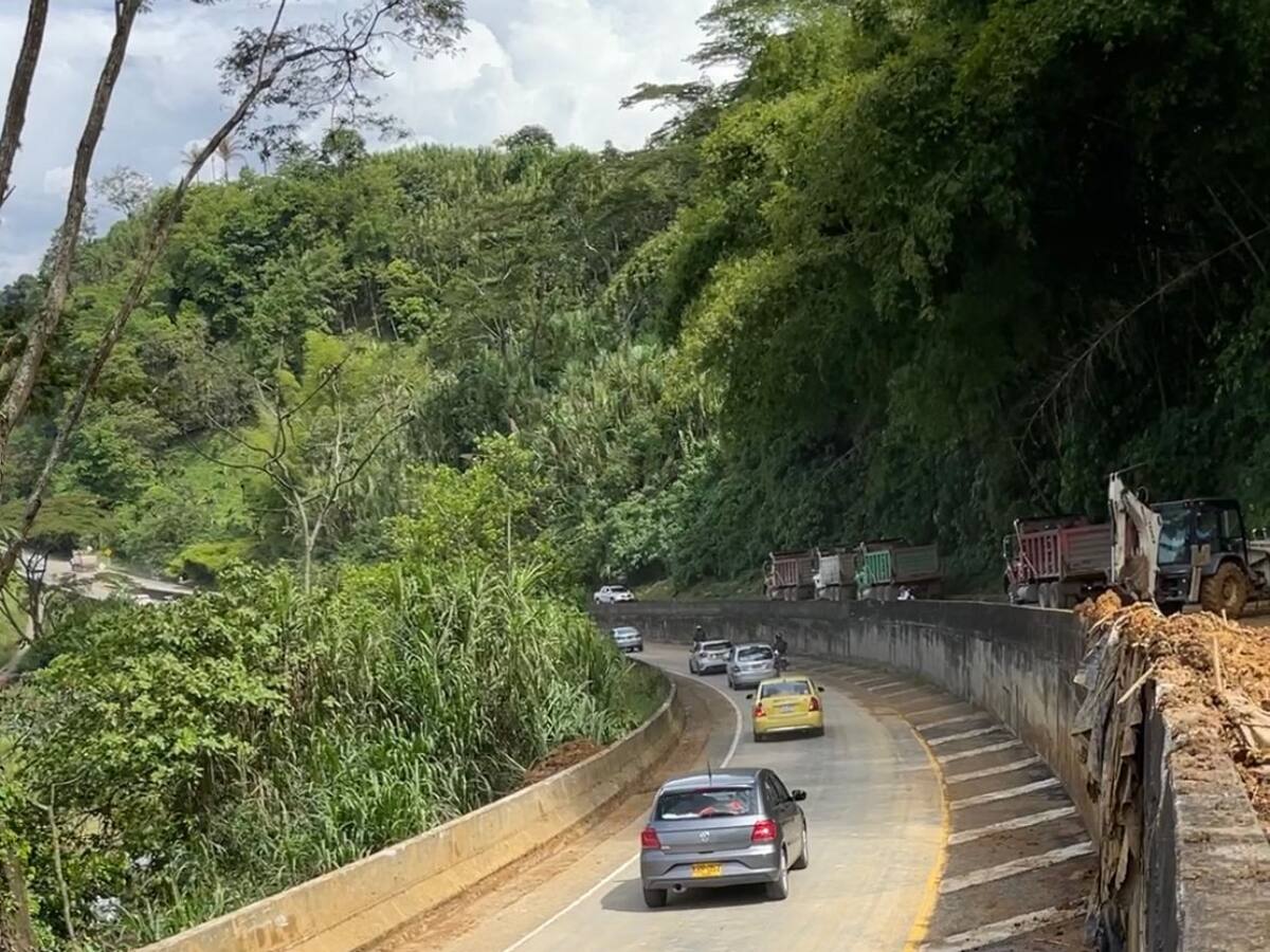 Continúan las labores de remoción de 800 m³ de tierra en La Romelia – El Pollo