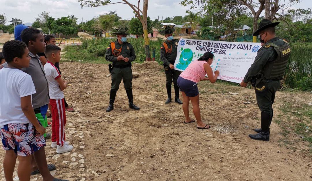 Uniformados hicieron recomendaciones de cómo se puede usar de una manera más eficiente el agua en cada una de sus actividades cotidianas
