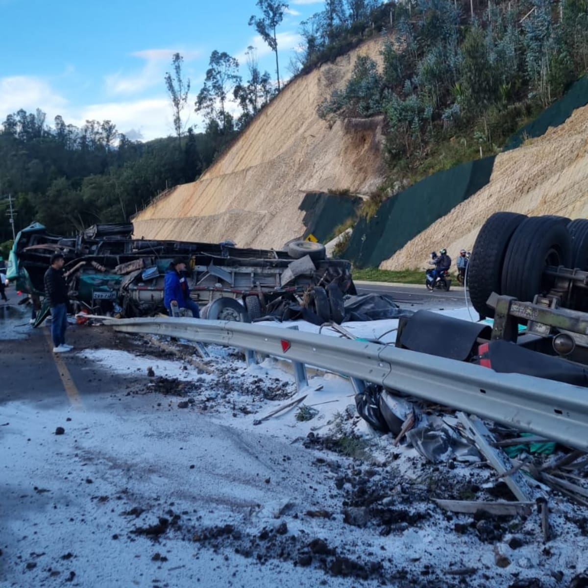 En Video: Accidente de dos tractocamiones en la carretera Girardot – Bogotá, la vía fue cerrada