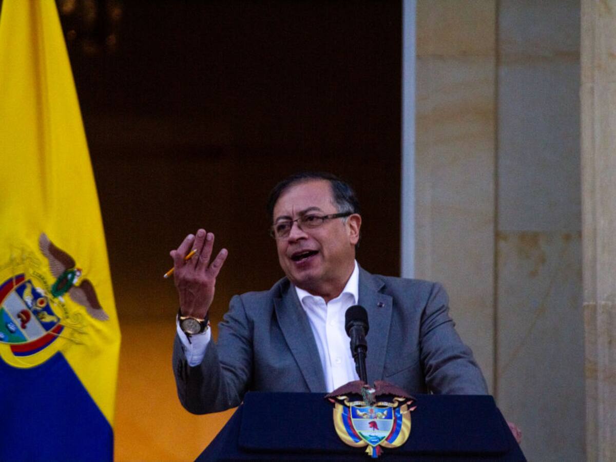 Presidente Petro insiste a taxistas que las puertas del diálogo están abiertas