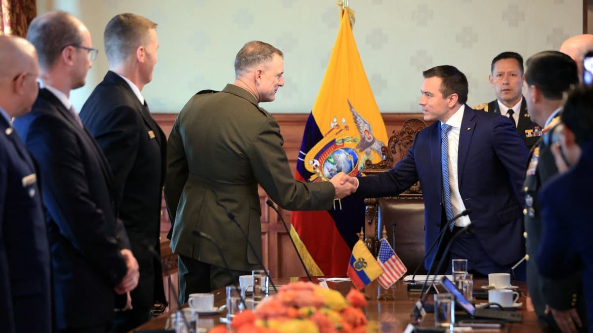 Noboa se reúne con Comando Sur de EE.UU. para coordinar acciones contra “narcoterrorismo”