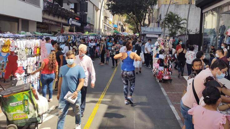 Vallas en paseo de comercio para controlar venta informal