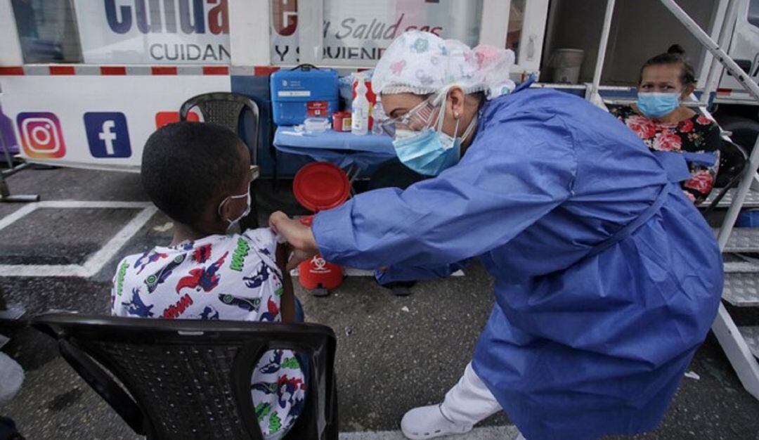 Colombia continúa registrando un incremento leve en los contagios por COVID