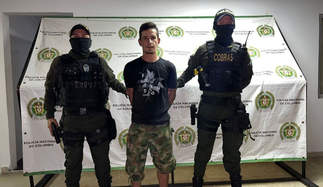 Este actor criminal recurrente tenía vigente tres órdenes de captura por homicidio, porte ilegal de armas y desplazamiento forzado.