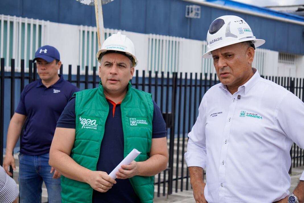 Pablo Rodríguez, gerente EPA, James Padilla, alcalde de Armenia. Foto: Cortesía alcaldía de Armenia