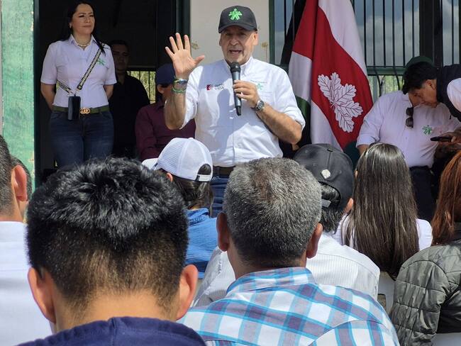 "En un principio se contempló la construcción de una sede completa en un solo punto, las condiciones estructurales lo impidieron, por lo que se decidió dividir el proyecto en dos locaciones estratégicas". Londoño
