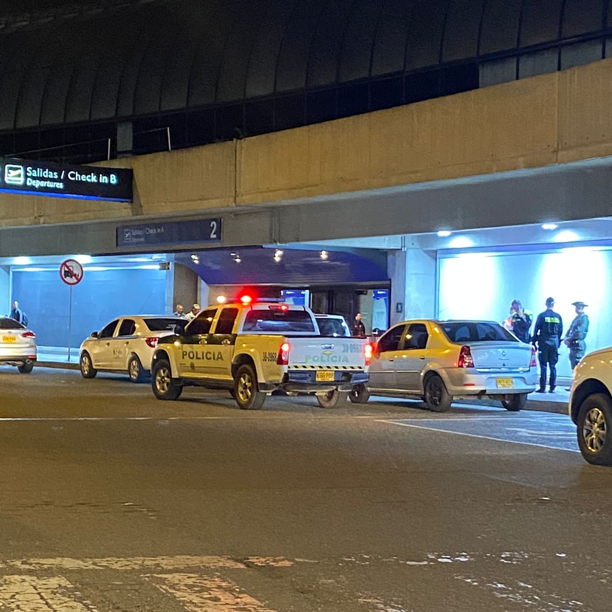 Un extranjero que iba a ser deportado se fugó del aeropuerto de Rionegro en una balacera