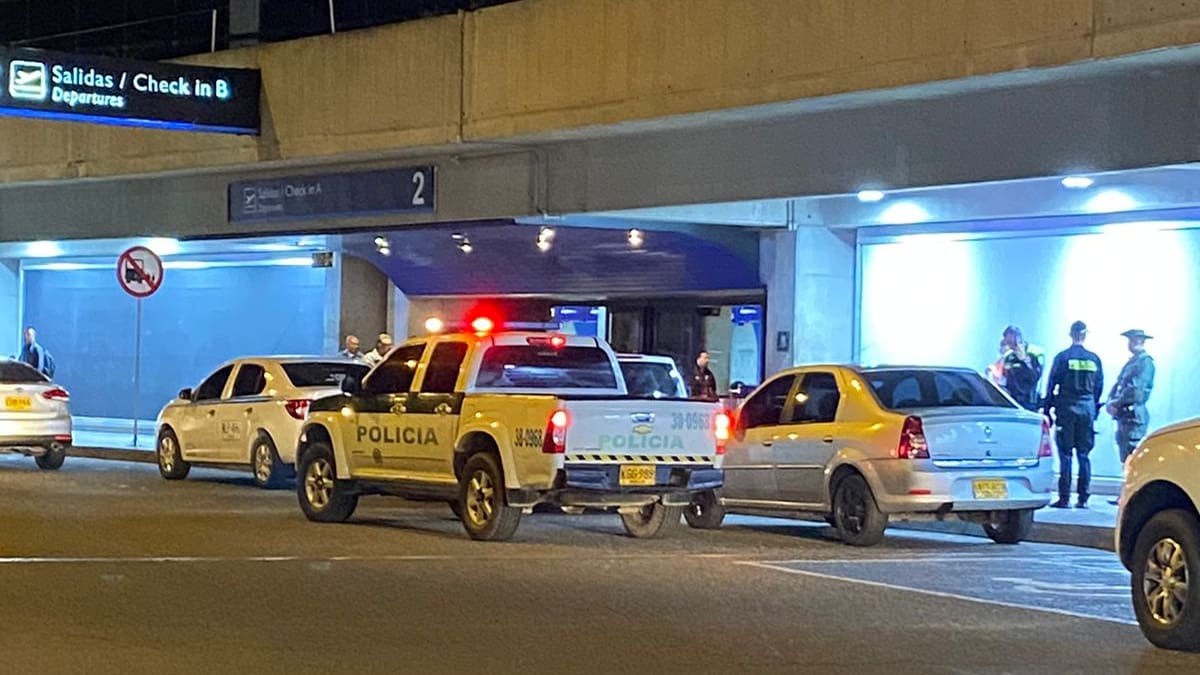 Un extranjero que iba a ser deportado se fugó del aeropuerto de Rionegro en una balacera