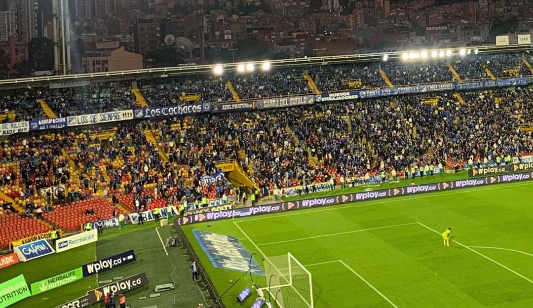Hinchas de Millonarios en el partido ante Águilas Doradas en el Finalización 2021