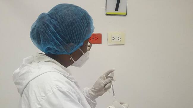 Solo el 46% de los encuestados pertenecientes a los estratos 1 y 2 están dispuestos a aplicarse la vacuna